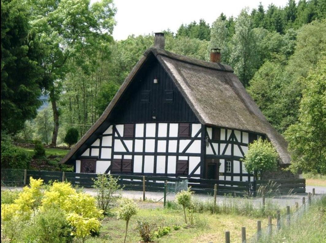 Ferienwohnung Fitness Entspannung Sauna Im Westerwald Derschen Luaran gambar